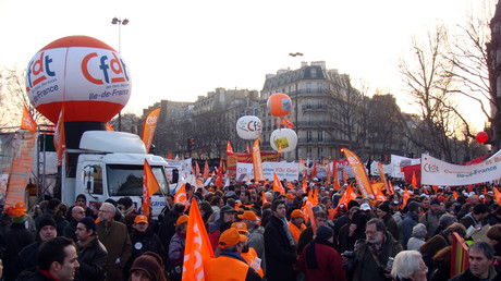 La CFDT boycotte les négociations sur la suppression des deux jours fériés