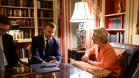 De plus en plus de responsables politiques réclament la démission d’Emmanuel Macron