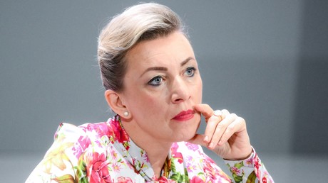 «Des propos qui dépassent la décence» : Zakharova fustige les insultes vulgaires de Macron à l’égard de la Russie et des Russes