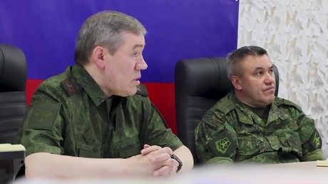 L'armée russe poursuit une «offensive ininterrompue sur la quasi-totalité de la ligne de front»