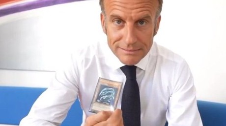 France : en pleine crise politique, Macron fait la promotion d'un tournoi de cartes Yu-Gi-Oh