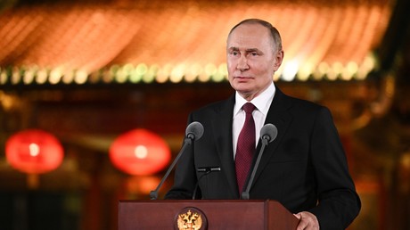 Vladimir Poutine se dit prêt à recevoir Zelensky à Moscou