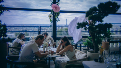 Taxer les pourboires en France : le projet qui fait grogner le monde de la restauration