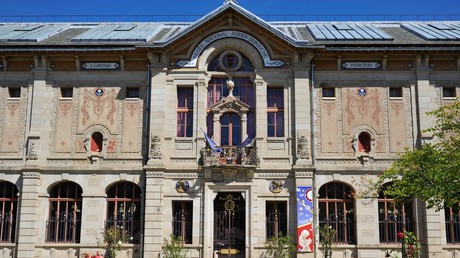 Cambriolage au musée national de la porcelaine à Limoges : des pièces estimées à 9,5 M€ dérobées dans la nuit