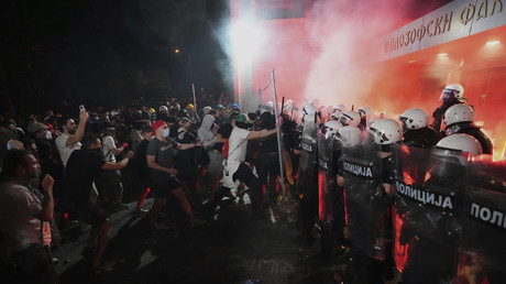Violents affrontements en Serbie : plus de 9 000 manifestants dans les rues, les autorités dénoncent une tentative d'ingérence étrangère