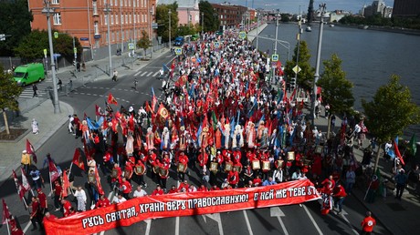 Une procession religieuse rassemble plusieurs milliers d'Orthodoxes à Moscou (VIDÉOS)