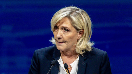 «Pas une option, mais une obligation» : Marine Le Pen appelle Macron à dissoudre le gouvernement