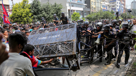 Émeutes ou révolution ? Le Premier ministre népalais quitte ses fonctions