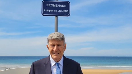 Près de 500 000 signatures : Villiers défie Macron sur l'immigration