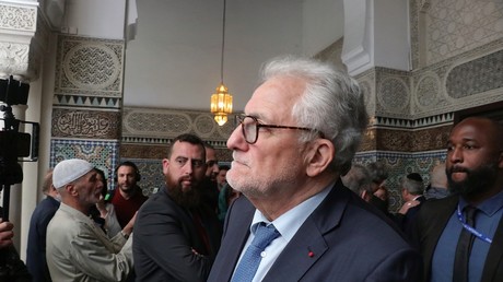 Têtes de cochon devant des mosquées : indignation face à une vague islamophobe