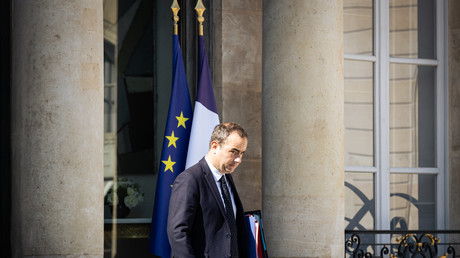 Sébastien Lecornu entame ses premiers déplacements dans un climat d'instabilité politique