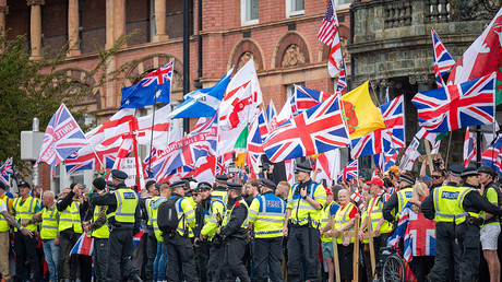 Des milliers de personnes descendent dans les rues de Londres pour la marche «Unite the Kingdom»