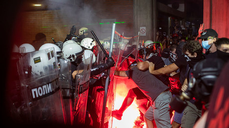 Renseignement russe : l’UE prépare un «Maïdan serbe»