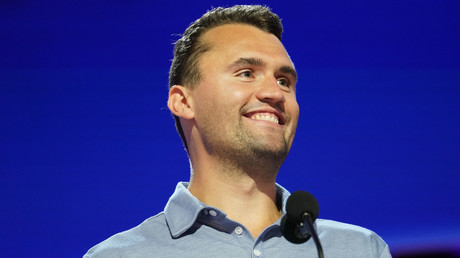 Assassinat de Charlie Kirk : en France, des députés appellent le gouvernement à protéger davantage les influenceurs et lanceurs d'alerte de droite