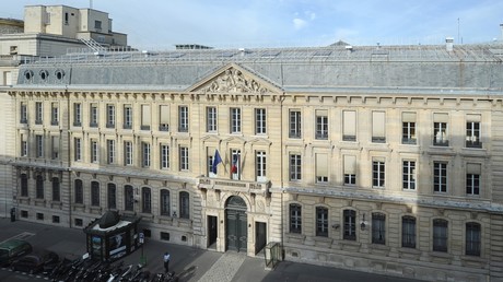 L’incertitude politique freine l’économie française, alerte la Banque de France