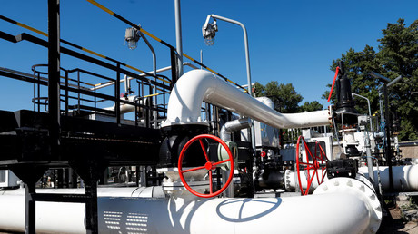 L’UE prépare des mesures contre le pétrole russe livré à la Hongrie et à la Slovaquie via l’oléoduc « Droujba »