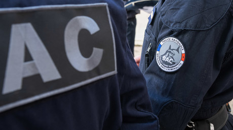 Région parisienne : un homme «brandissant un hachoir» abattu à son domicile par la police