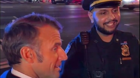 Stop, Donald passe ! Emmanuel Macron bloqué dans une rue de New York pour le passage du cortège du président américain