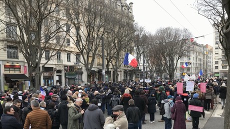 La France en « décrochage démocratique » : un rapport accable les entraves au droit de manifester