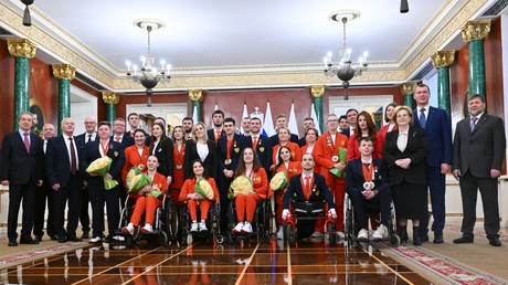 Les athlètes paralympiques russes et biélorusses de nouveau sous leurs drapeaux
