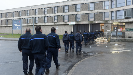 Sondage : 86 % des Français veulent incarcérer les OQTF avant leur expulsion