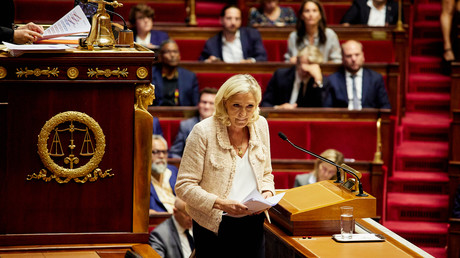 Le RN change de stratégie à l’Assemblée : des négociations avec le bloc central pour des postes-clés