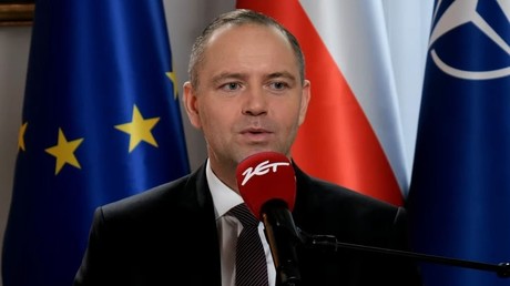 Le président polonais dit ne pas pouvoir se passer de «snus»… et affirme consulter un fantôme tous les jours