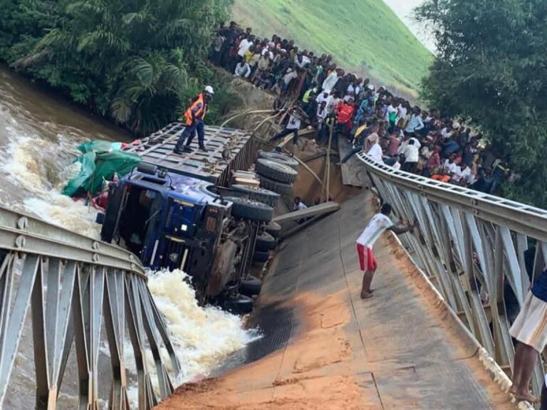 Effondrement du pont Bundwe dans le Haut-Lomami : Élus nationaux et gouverneur plaident pour une solution urgente auprès du ministre des ITP