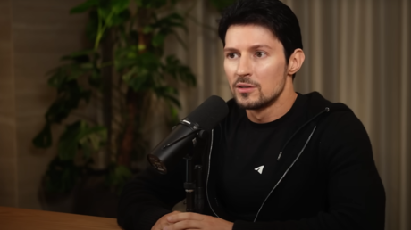 «Une pièce sans fenêtre avec un lit en béton» : Dourov révèle ses conditions de détention en France