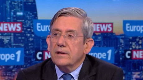 Budget en France : De Courson accuse l’exécutif de bafouer l’État de droit