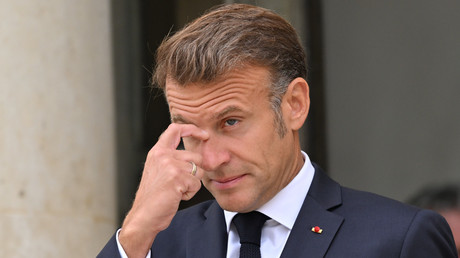 Emmanuel Macron face à une crise institutionnelle sans précédent : continuer, dissoudre ou s’en aller ?