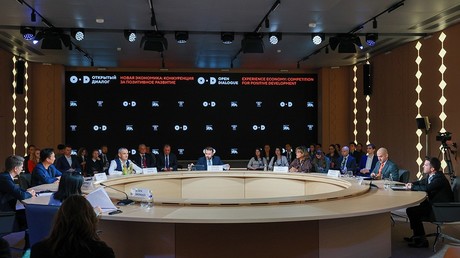 Ouverture du IIᵉ forum international « Façonner l’avenir » à Moscou