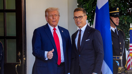 Trump et la Finlande s’associent pour construire 11 brise-glaces