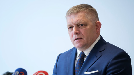 «Si les Russes sont à genoux, c’est parce qu’ils font leurs lacets», affirme Robert Fico