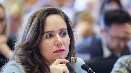 France : Sarah Knafo dévoile un «contre-budget» avec 80 milliards d’économies