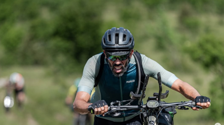 Le cycliste Sofiane Sehili de retour à Paris après son passage illégal en Russie