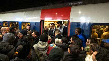 Violences en France : une pétition réclame des wagons réservés aux femmes et aux enfants dans les transports franciliens