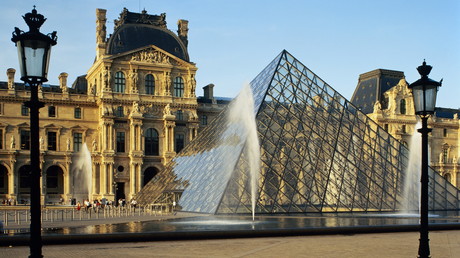 Cambriolage au Louvre : deux suspects déjà condamnés «dans une même affaire de vol»