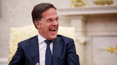 «Au milieu de la crise la plus grave de l’histoire européenne contemporaine, Rutte rit sans cesse», raille un sénateur russe