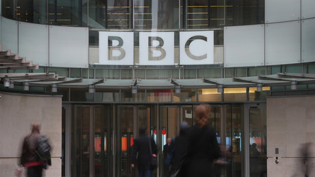 Crise à la BBC : double démission après une polémique sur l’impartialité