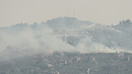 Israël bombarde un restaurant au Sud-Liban et vise un dépôt d’armes du Hezbollah