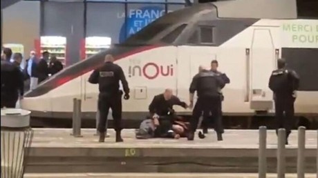 Un homme armé d’un couteau blessé par balle par la police à la gare Montparnasse