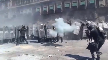 Mexique : 120 blessés lors de violents heurts devant le palais présidentiel