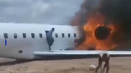 Un avion transportant le ministre congolais des Mines prend feu après un atterrissage raté