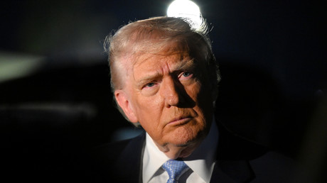 Trump signe une loi rendant public le «dossier Epstein»