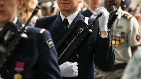 Vers un nouveau service militaire pour les jeunes Français dès 2026