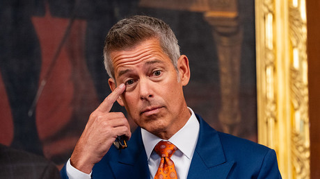 Pour mettre fin à la «dégradation de la civilité», le secrétaire aux Transports appelle les Américains à arrêter de porter des pyjamas dans les avions