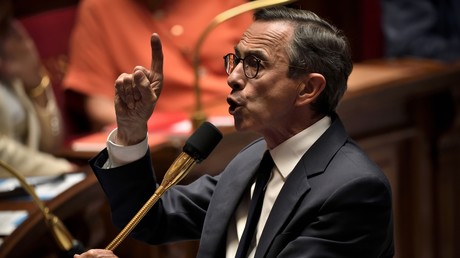 La droite ravive le débat sur le port du voile et le ramadan