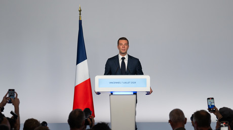 Œuf sur la tête : Bardella porte plainte après une agression en pleine séance de dédicaces