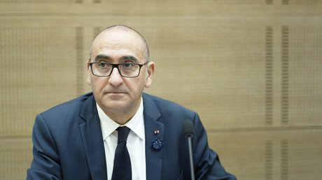 Laurent Nuñez se dit contre l’interdiction du voile pour les mineures : « une mesure stigmatisante »